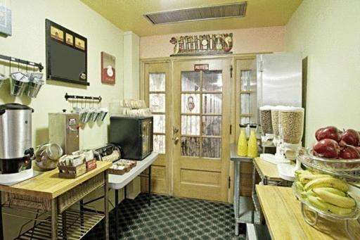 Americas Best Value Inn Mayflower - image 5