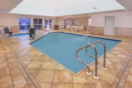 Super 8 by Wyndham Madison South - image 15