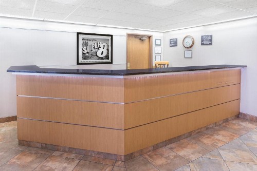Super 8 by Wyndham Madison South - image 20