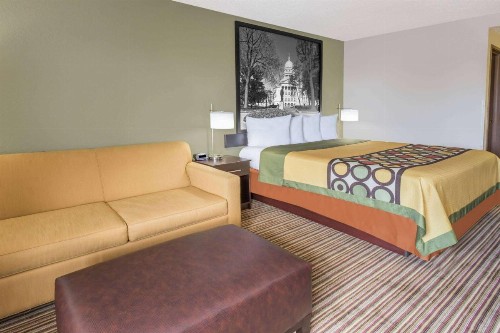 Super 8 by Wyndham Madison South - image 21