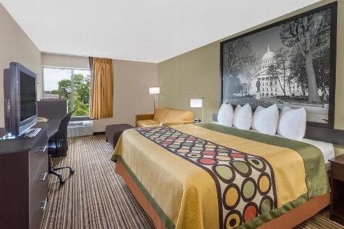 Super 8 by Wyndham Madison South - image 35