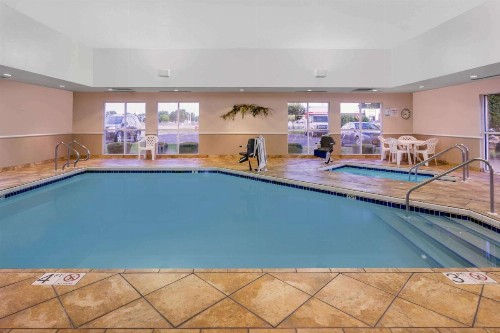 Super 8 by Wyndham Madison South - image 37