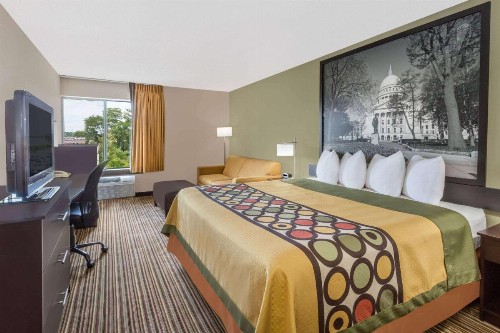 Super 8 by Wyndham Madison South - image 41