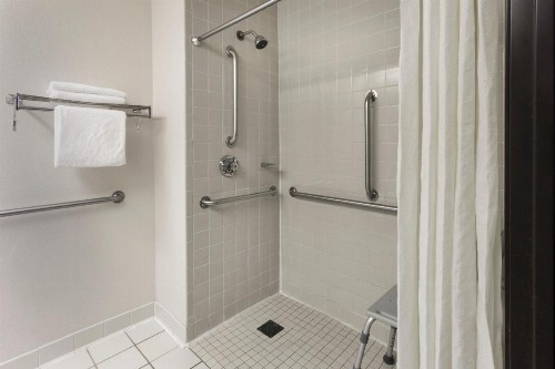 Super 8 by Wyndham Madison South - image 7