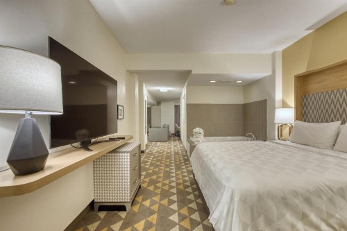 Holiday Inn Hotel & Suites Madison West an IHG Hotel - image 10