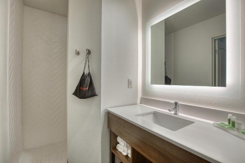 Holiday Inn Hotel & Suites Madison West an IHG Hotel - image 14