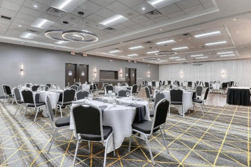Holiday Inn Hotel & Suites Madison West an IHG Hotel - image 2