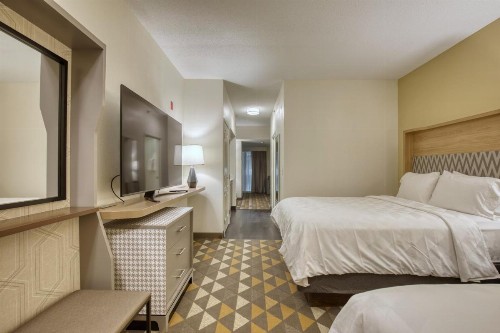 Holiday Inn Hotel & Suites Madison West an IHG Hotel - image 22