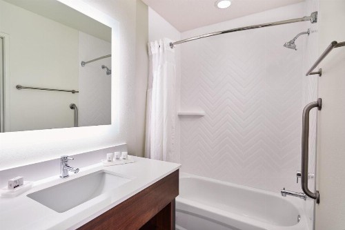 Holiday Inn Hotel & Suites Madison West an IHG Hotel - image 38
