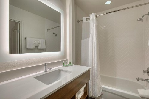 Holiday Inn Hotel & Suites Madison West an IHG Hotel - image 4