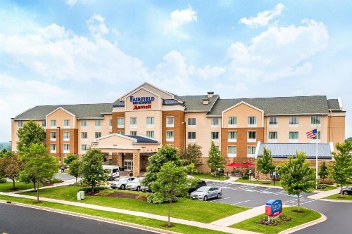 Fairfield Inn and Suites by Marriott Madison East - image 1