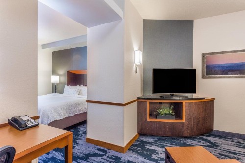 Fairfield Inn and Suites by Marriott Madison East - image 22