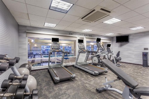 Fairfield Inn and Suites by Marriott Madison East - image 4