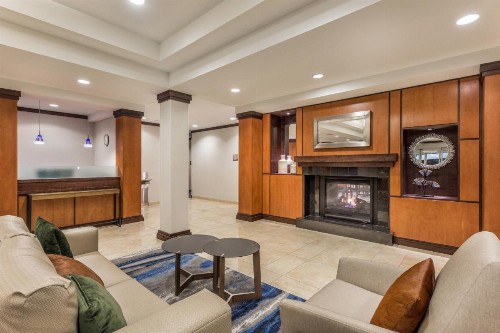 Fairfield Inn and Suites by Marriott Madison East - image 5