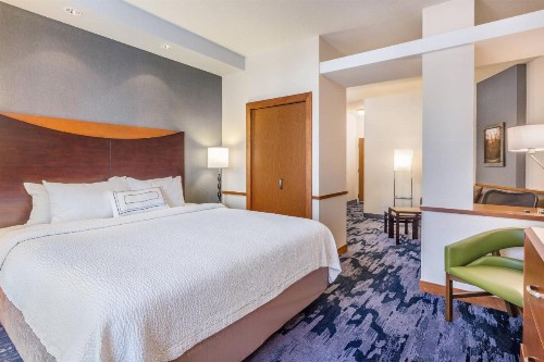 Fairfield Inn and Suites by Marriott Madison East - image 7