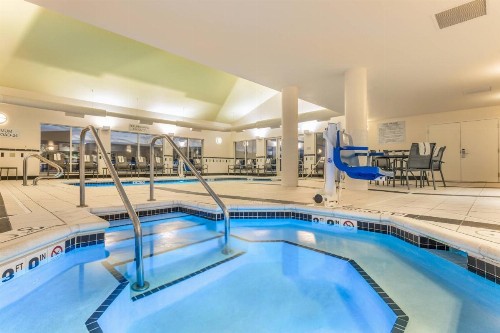 Fairfield Inn and Suites by Marriott Madison East - image 9