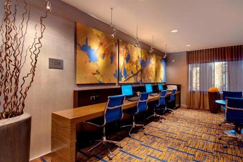 Courtyard by Marriott Madison East - image 2