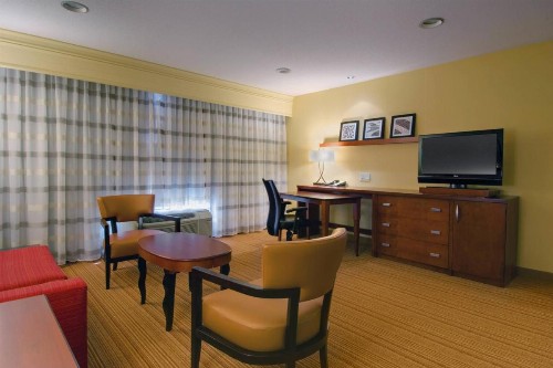 Courtyard by Marriott Madison East - image 21