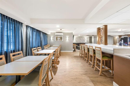 Best Western West Towne Suites - image 19