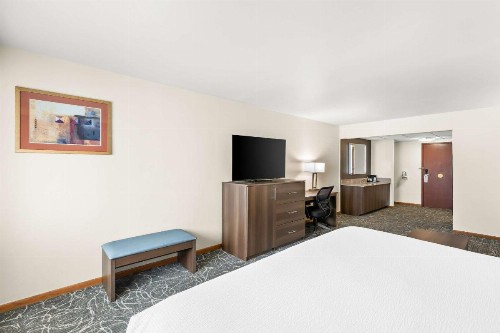Best Western West Towne Suites - image 2