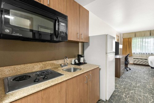 Best Western West Towne Suites - image 22