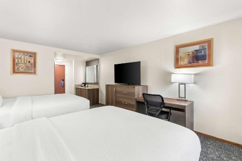 Best Western West Towne Suites - image 32