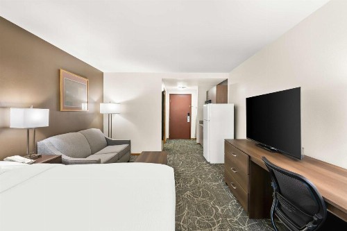 Best Western West Towne Suites - image 37