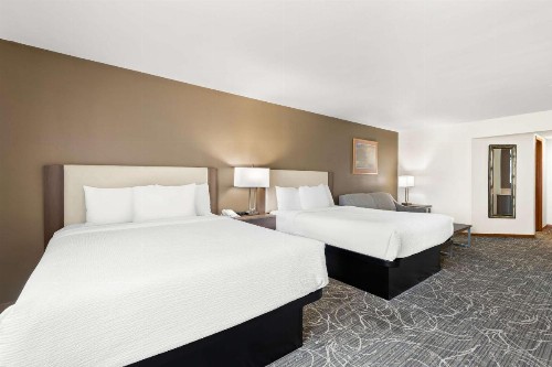 Best Western West Towne Suites - image 38