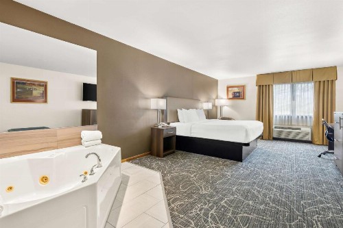 Best Western West Towne Suites - image 4