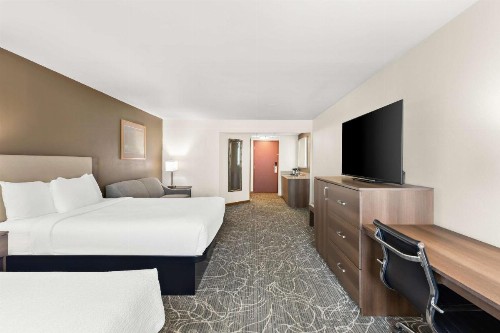 Best Western West Towne Suites - image 45