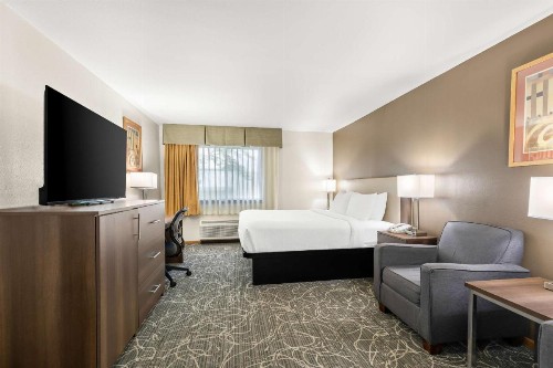 Best Western West Towne Suites - image 46