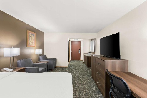 Best Western West Towne Suites - image 50