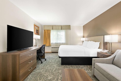 Best Western West Towne Suites - image 6