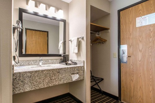 Quality Inn Madison West Near University Area - image 40