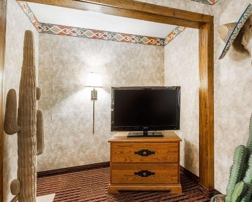 Rodeway Inn & Suites Wisconsin Madison-Northeast - image 11