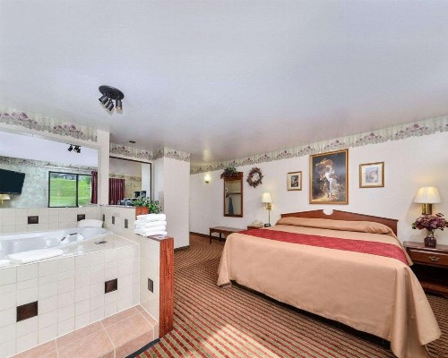 Rodeway Inn & Suites Wisconsin Madison-Northeast - image 2