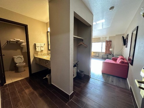 Rodeway Inn & Suites Wisconsin Madison-Northeast - image 32
