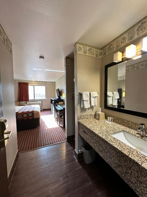 Rodeway Inn & Suites Wisconsin Madison-Northeast - image 35