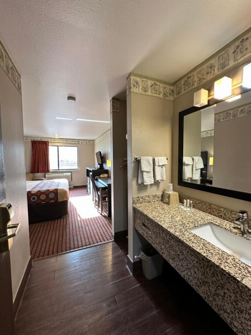 Rodeway Inn & Suites Wisconsin Madison-Northeast - image 36