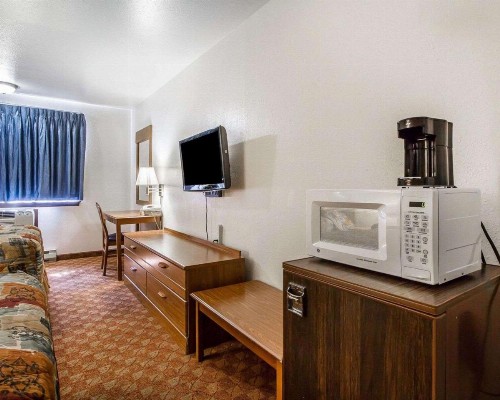 Rodeway Inn & Suites Wisconsin Madison-Northeast - image 4