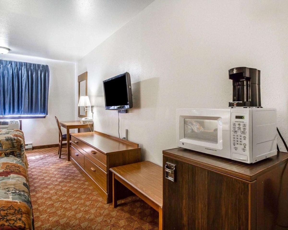 Rodeway Inn & Suites Wisconsin Madison-Northeast - image 4