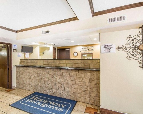 Rodeway Inn & Suites Wisconsin Madison-Northeast - image 9