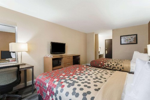 Econo Lodge Madison - image 10