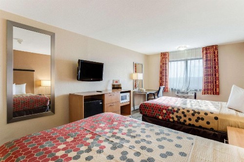 Econo Lodge Madison - image 14
