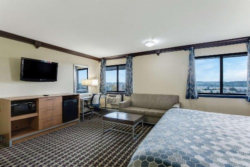 Econo Lodge Madison - image 2