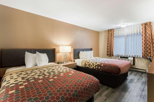 Econo Lodge Madison - image 24