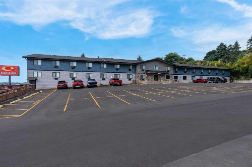 Econo Lodge Madison - image 25