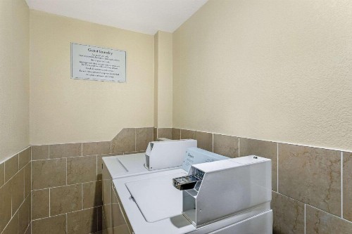 Econo Lodge Madison - image 30