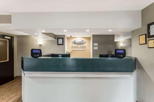 Econo Lodge Madison - image 31