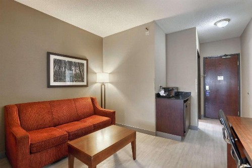 Comfort Suites Madison - image 16